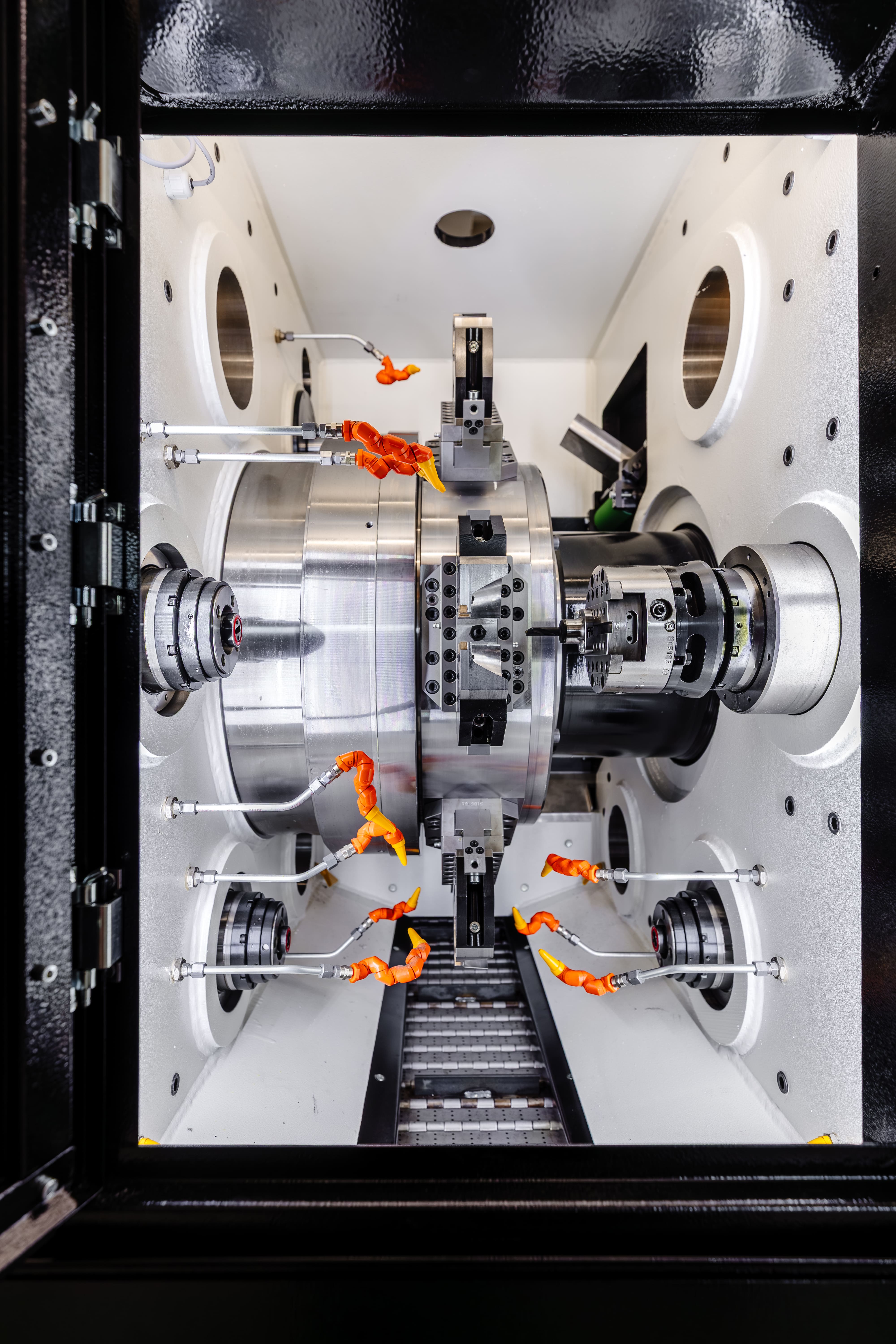 img High performance and extended machining capacity